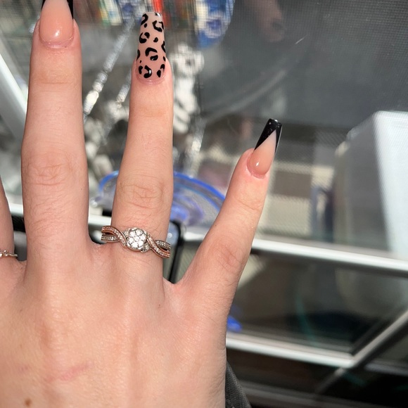 Two-tone Rose Gold Diamond Promise Ring - Picture 9 of 10